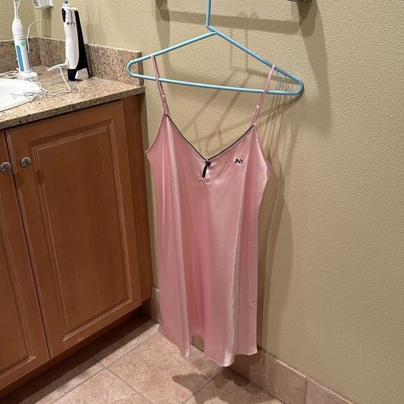 Jones New York woman's baby pink slip and robe - Picture 9 of 15
